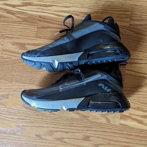 NIKE AIR MAX 2090